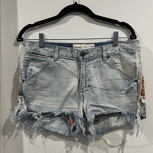 Free People Frayed Light Blue Jean Shorts With Embroidered Flower Back Size 25